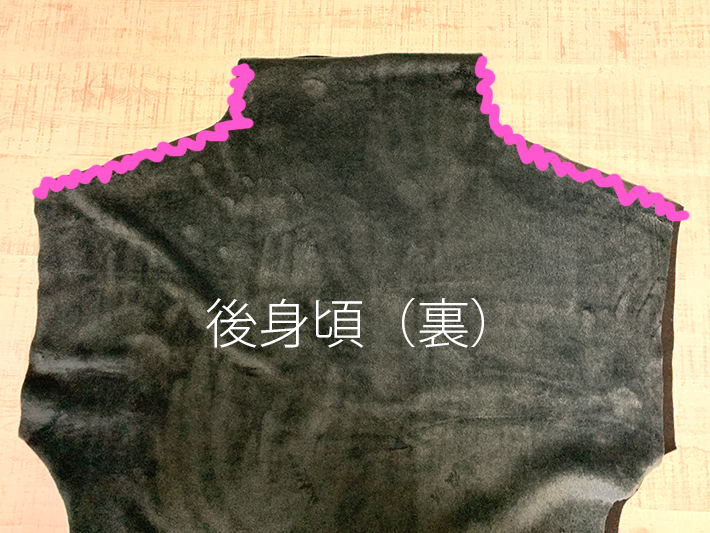 ボンバーヒート用ボトルネックカットソー