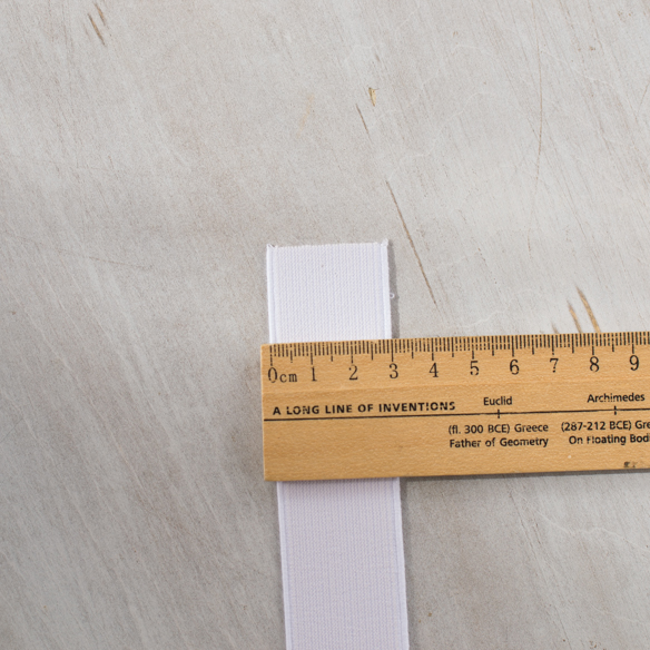 しっかりめの平ゴム ミリ 30ミリ ホワイト 1メートル単位販売