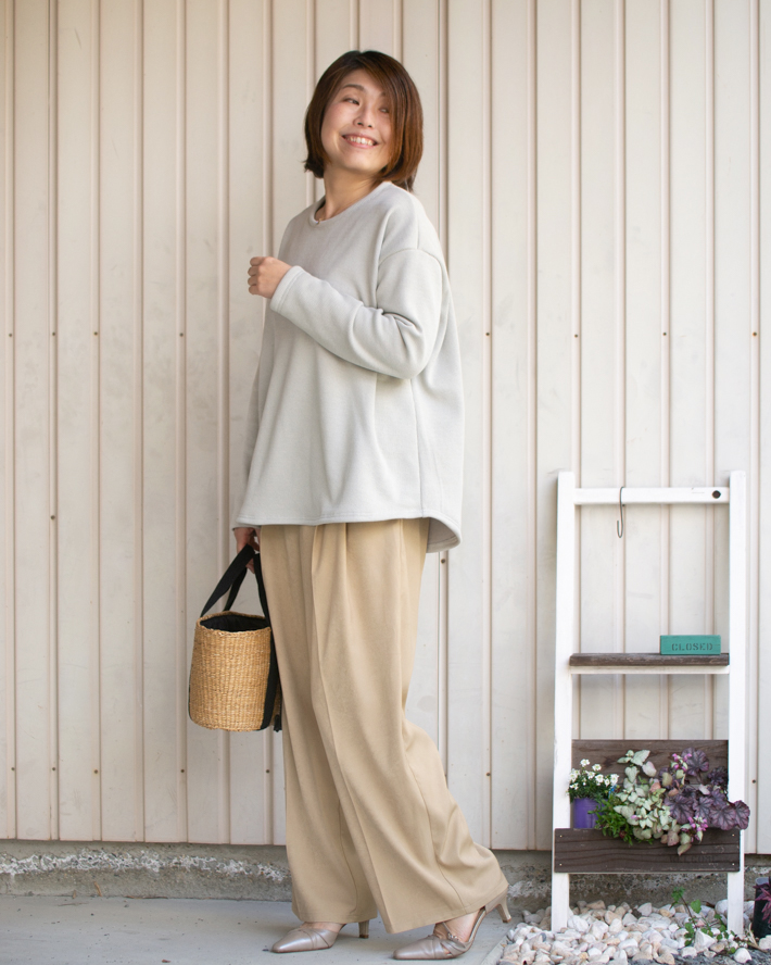 春まち あったかTシャツキット × ベージュボトムス