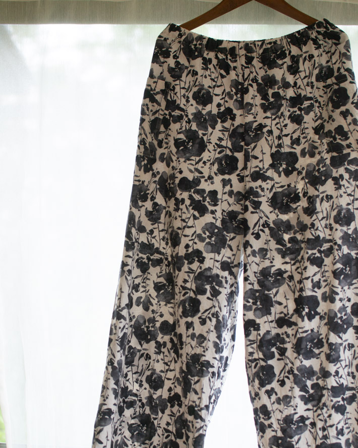 【布帛】コットンリネンシーチンググラデーションフラワー(3色展開)