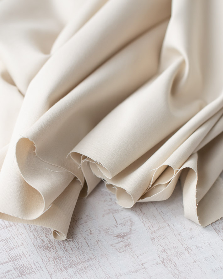 【布帛】ボトムスに♪アイボリーのきれいめパンツ生地（微起毛サテン）オーダーカット 