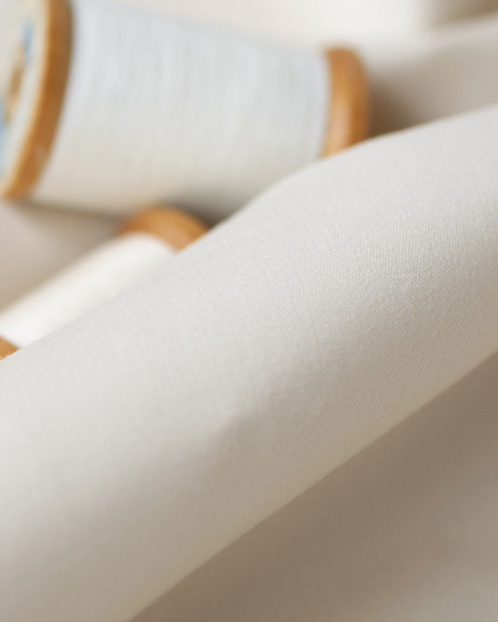 【布帛】ボトムスに♪アイボリーのきれいめパンツ生地（微起毛サテン）オーダーカット 