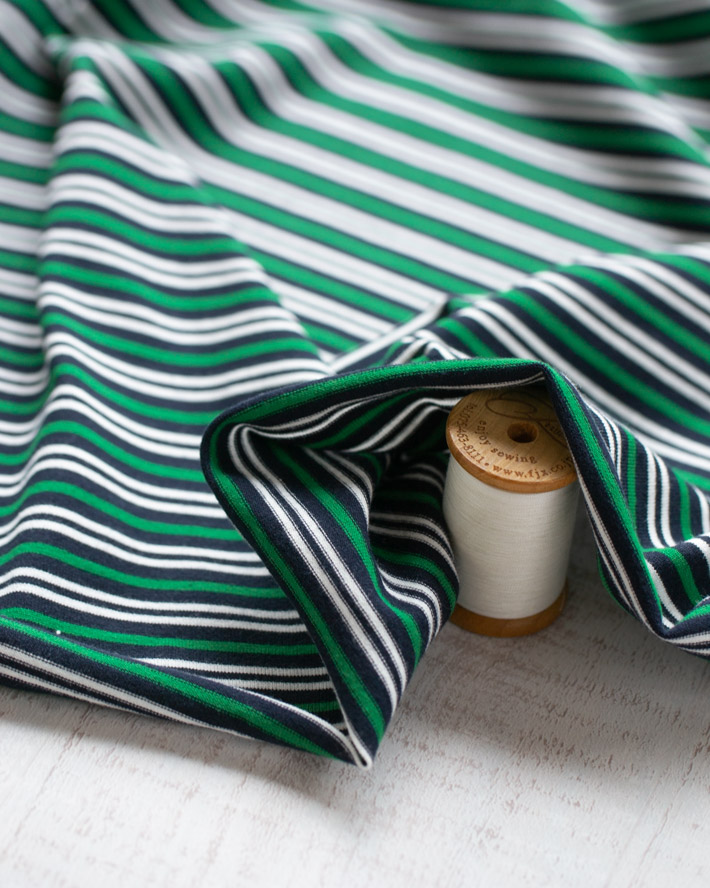 【ニット】肌ざわりハナマル♪ほどよい厚みのランダムボーダー天竺ニット（グリーン×ネイビー）