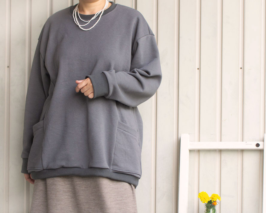 【型紙・生地キット】暖か♪かっこいい裏起毛で作るポケット付きロングトレーナーキット(チャコール)