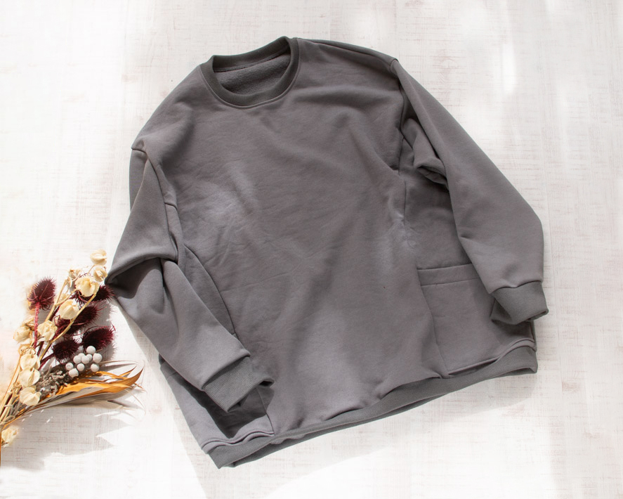 【型紙・生地キット】暖か♪かっこいい裏起毛で作るポケット付きロングトレーナーキット(チャコール)