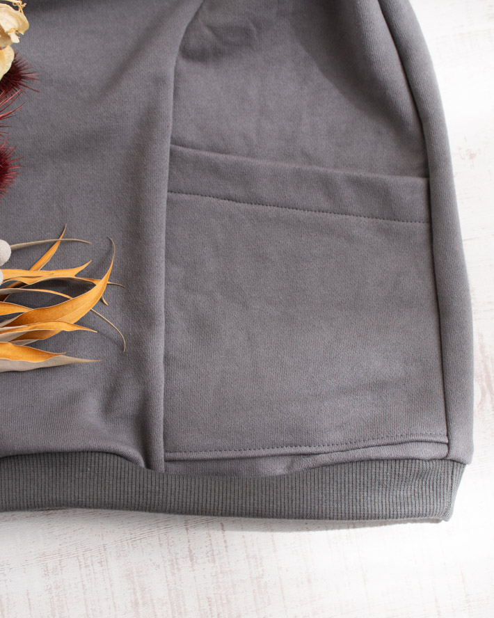 【型紙・生地キット】暖か♪かっこいい裏起毛で作るポケット付きロングトレーナーキット(チャコール)