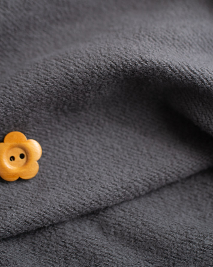 【型紙・生地キット】暖か♪かっこいい裏起毛で作るポケット付きロングトレーナーキット(チャコール)