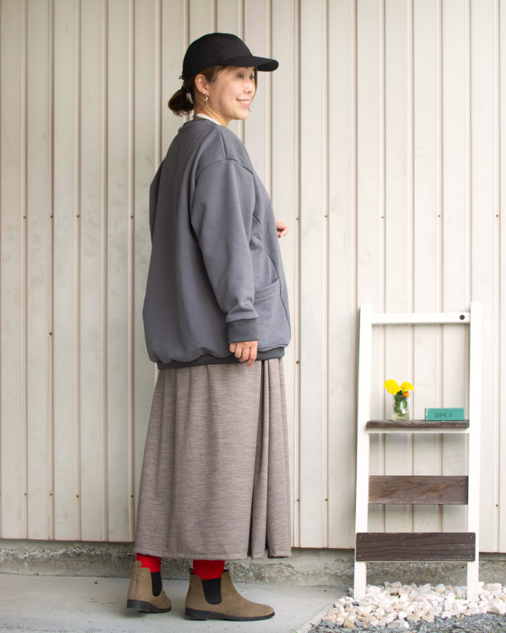 【型紙・生地キット】暖か♪かっこいい裏起毛で作るポケット付きロングトレーナーキット(チャコール)