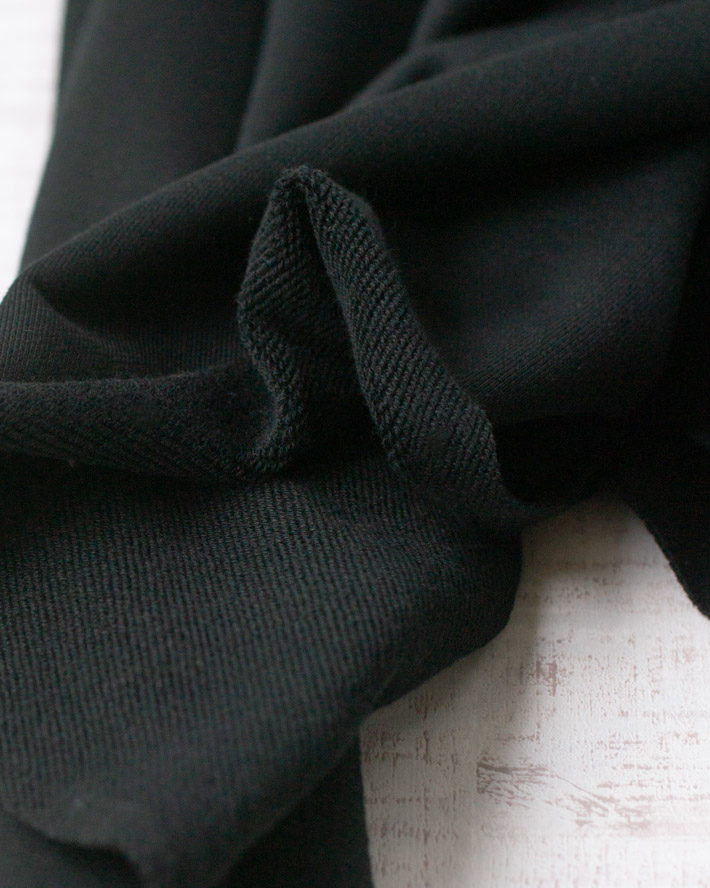 【ニット】表面が美しい♪しっかりめ度詰裏毛ニット(ブラック)