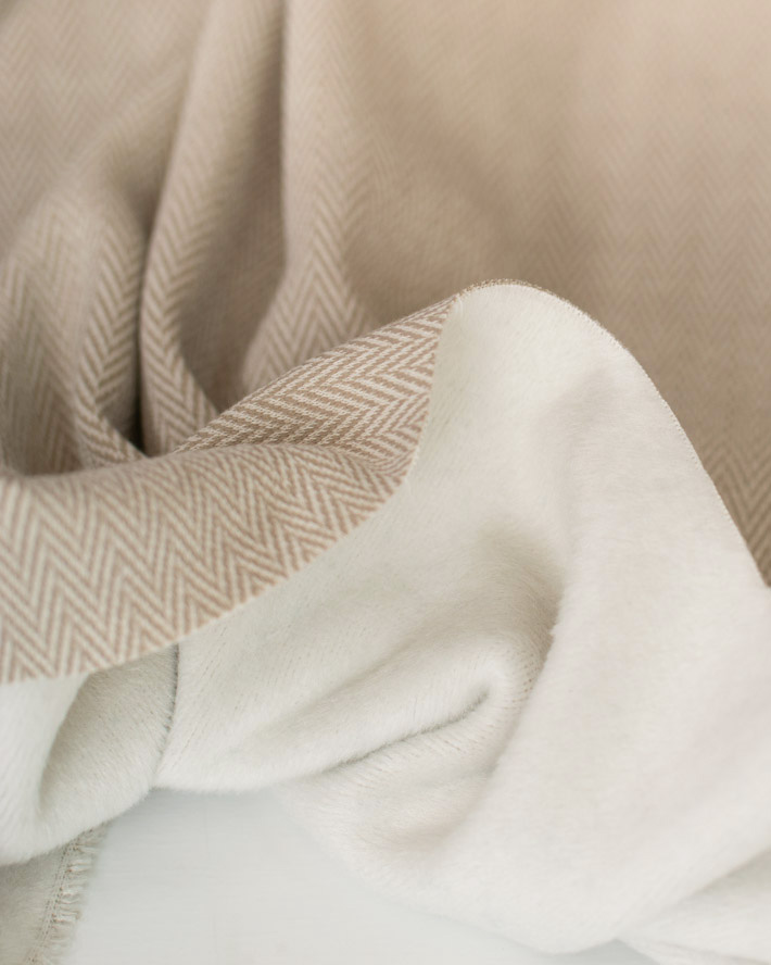 【型紙・生地キット】ボンバーヒートツィードで作るタートルネックトレーナーキット(ヘリンボーン柄)