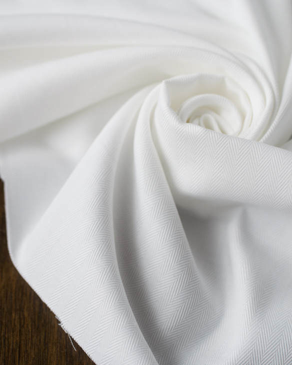 【布帛】消臭・防臭加工ブロードぐらいの厚み/綿ポリ・ヘリンボーン柄（オフホワイト）オーダーカット