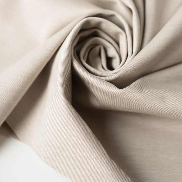 【ニット】なめらかストレッチ・ツイル調ニット（ベージュ）