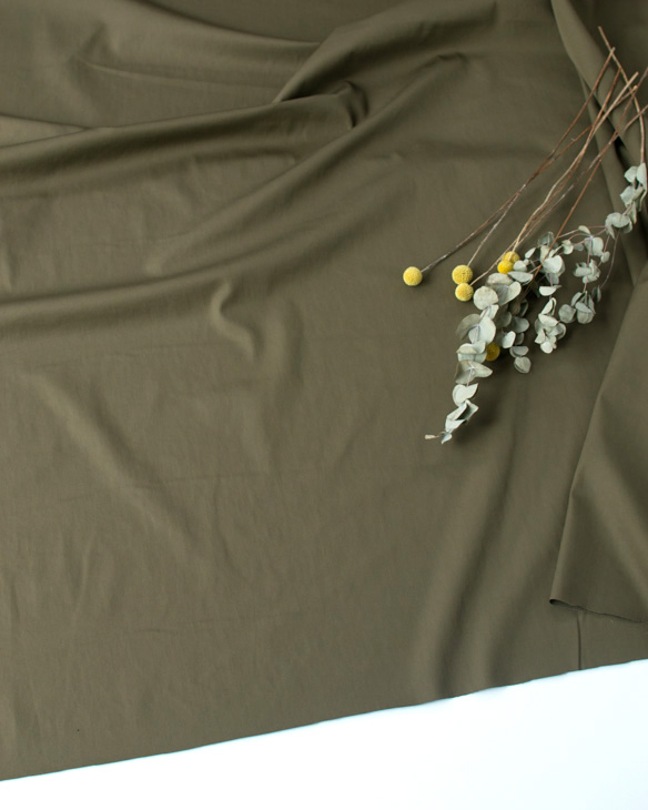 【布帛】家庭用ミシンでも縫いやすい厚みのソフトなツイル（ダークオリーブ） オーダーカット