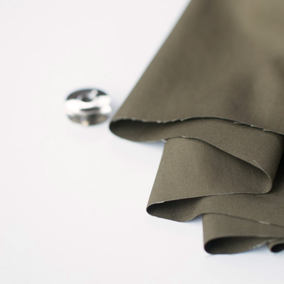 【布帛】家庭用ミシンでも縫いやすい厚みのソフトなツイル（ダークオリーブ） オーダーカット