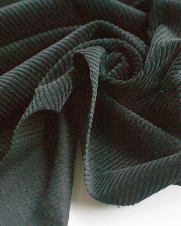 【布帛】タンブラー加工太うねソフトコーデュロイ（ブラック）