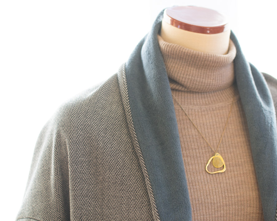 【ニット】着る毛布ボンバーヒートツイード・ヘリンボーン柄（表ブラック&times;裏ホグブルー）オーダーカット