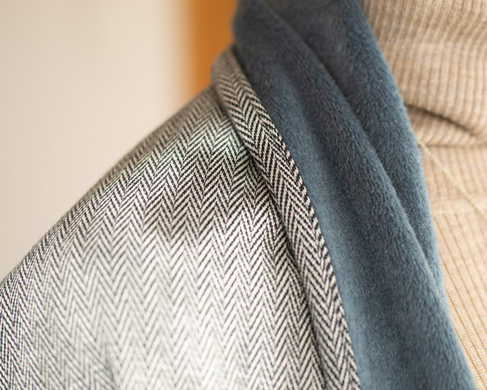 【ニット】着る毛布ボンバーヒートツイード・ヘリンボーン柄（表ブラック&times;裏ホグブルー）オーダーカット